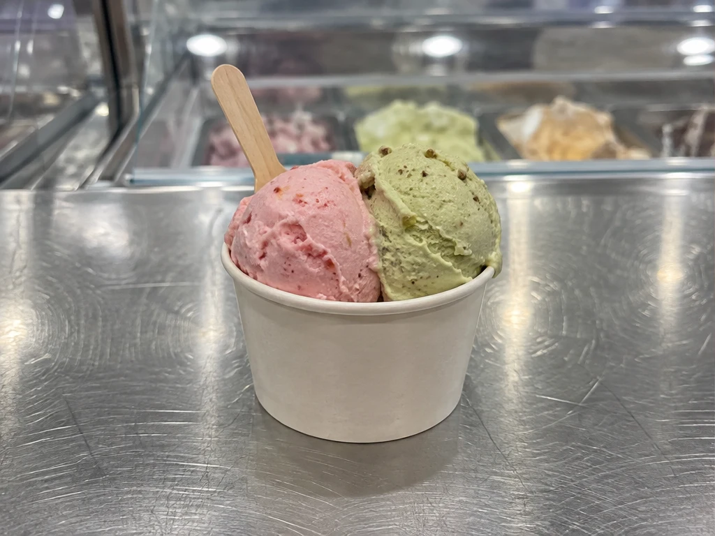Two scoops of gelato in a cup — illustrative photo before styling