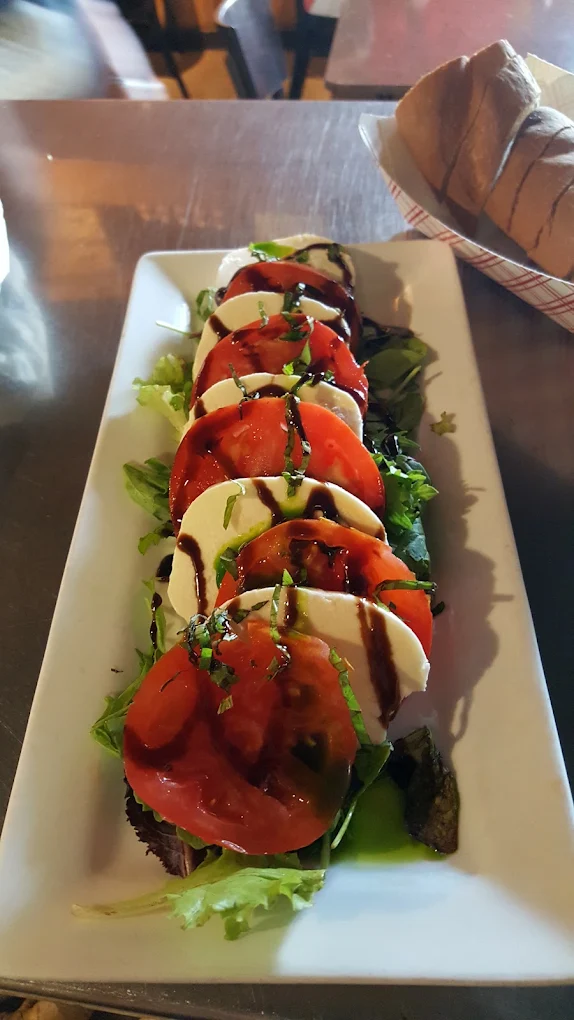 Caprese salad: original food photo